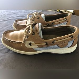 Sperry Angelfish Leather Topsider in Tan and Blue Stripe canvas. Moccasin stitch